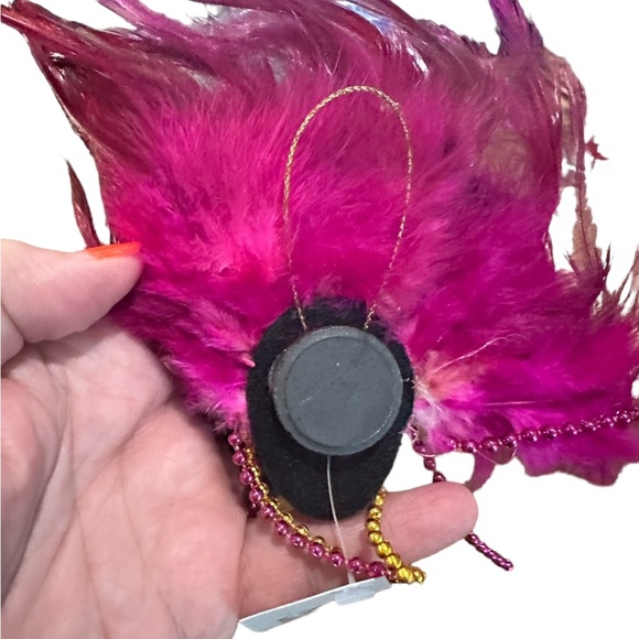 Fuschia Mardi Gras Masked Woman Magnet with Feathers - Picture 3 of 3
